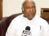 Ghulam Nabi Azad should rethink his decision: Mallikarjun Kharge