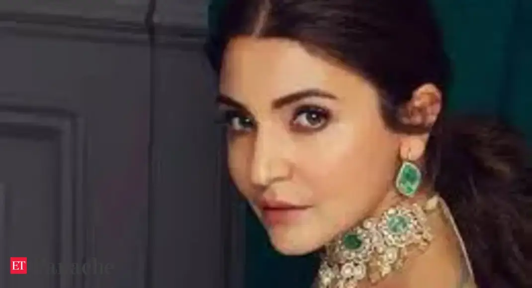 'Chakda Xpress' shooting: Anushka Sharma shares pictures from UK's park, Arjun Kapoor drops hilarious comm - Economic Times