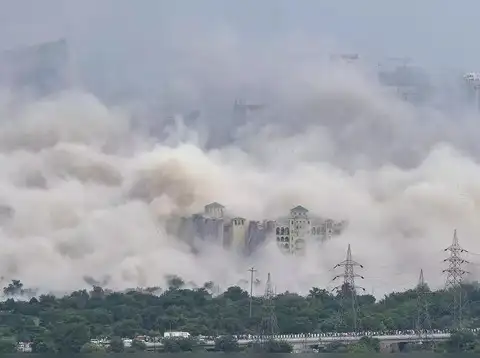 Rs 20 crore dust