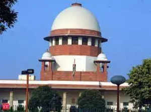 Arbitrators don't have power to unilaterally issue binding orders determining their own fees: SC