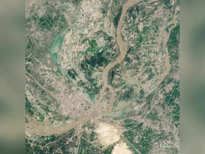 Pakistan floods: Satellite images show massive destruction.