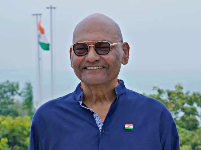 Anil Agarwal urges young girls to follow their dreams.