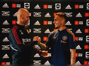 Manchester United complete signing of Brazil winger Antony from Ajax. (Credit : Manchester United/twitter)