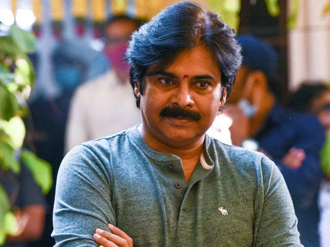 Pawan Kalyan waving hands at fans is a sight to behold. Watch Video