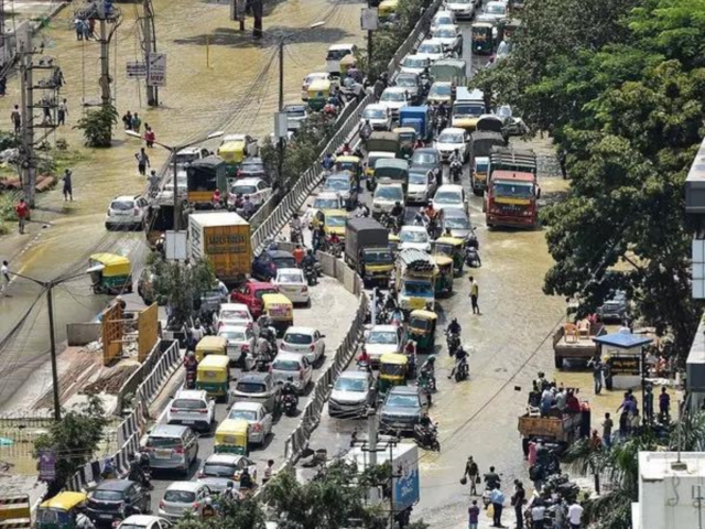 A protracted traffic jam