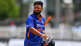 'Dhoni would have hit': Fans troll Rishabh Pant over missed runout chance