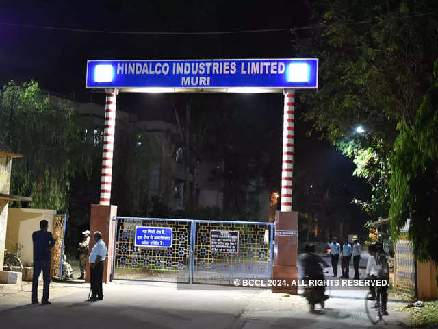 Hindalco Industries:  Buy | Target Price: Rs 550 | CMP: Rs 432.85 | Potential upside: 27%