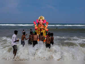 Chennai: Hindu devotees immerse an idol of Lord Ganesh during the Ganesh Visarjan, in Chennai on Sunday, Set. 4, 2022. (Photo: Parthi Bhan/IANS)