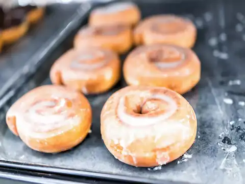 Cinnamon bun donuts