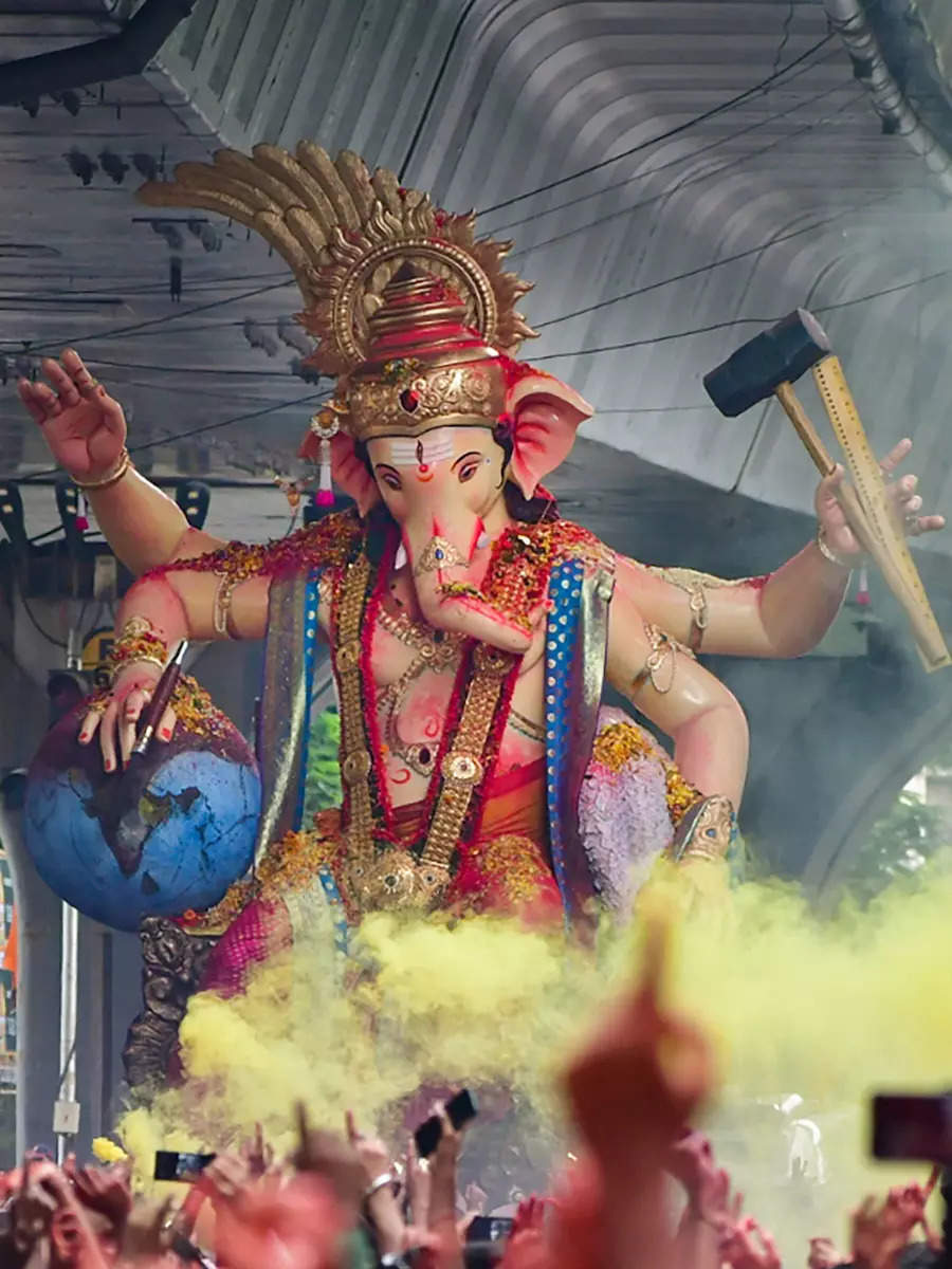 Ganpati Visarjan 2022: Devotees across India bid adieu to Lord Ganesha ...