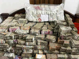 Kolkata: ED recovers Rs 17 crore in raid on businessman linked to gaming app