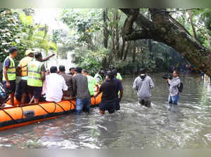 Bengaluru flood crisis; Kâtaka netas try to fish in troubled waters