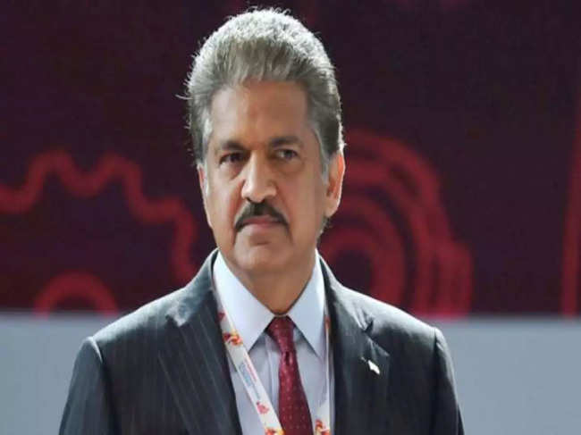 Anand Mahindra bids farewell to Ganpati Bappa in unique way. Watch video