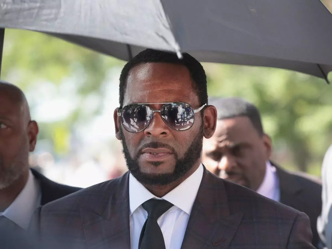Alice carriage clone R&B singer R. Kelly convicted of child pornography, enticing girls for sex  on six counts in federal trial - The Economic Times
