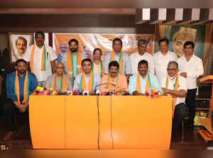 Goa Congress MLAs switch to BJP
