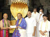 Mukesh Ambani visits Guruvayur temple in Kerala, donates Rs 1.51 crore for 'annadanam'