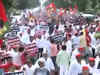 Lucknow: SP protesters march towards UP Legislative assembly