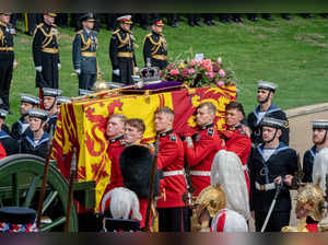 Queen's Coffin Travels to Windsor Castle, Its Final Resting Place