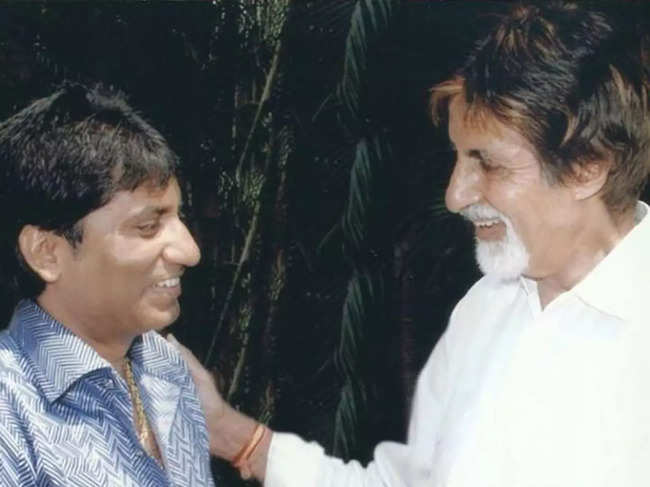 ​Amitabh Bachchan said that Raju Srivastava's colloquial humour will remain with people. ​
