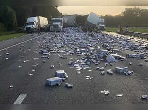 Florida highway covered in Coors Light beer after semi crash
