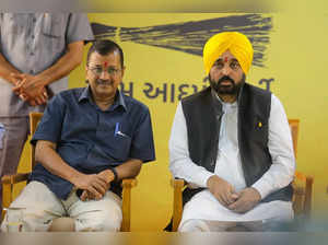 Ahmedabad: Delhi CM Arvind Kejriwal and Panjab CM Bhagwant Mann during the interaction with Youth, in Ahmedabad on Sunday, Sept. 25, 2022.  (PHOTO: IANS/Siddharaj Solanki)