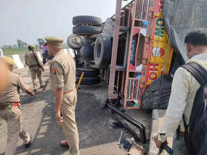 Bus-truck collision in Lakhimpur Kheri