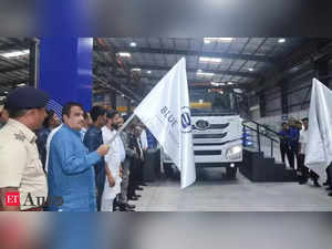 blue-energy-motors-launches-india-s-first-lng-fuelled-truck-manufacturing-facility-at-chakan.