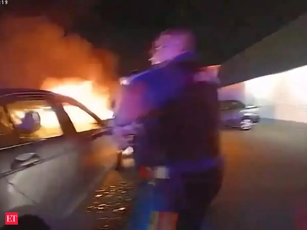 new jersey: Watch: New Jersey police rescue man from burning car - The ...