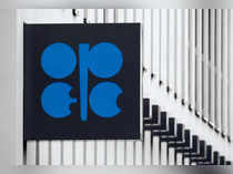 Oil steadies on prospect of OPEC+ output cut, weaker dollar