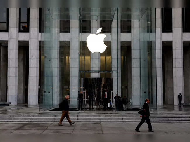 Apple senior exec leaves iPhone maker after remark in viral video