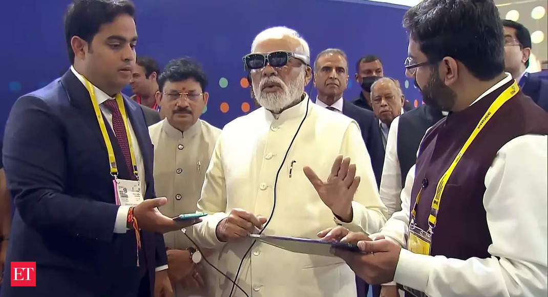 PM Modi experiences Jio Glass at 5G launch