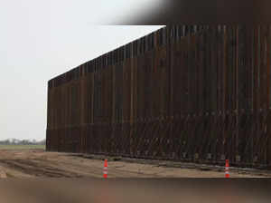 Texas government gives two contracts worth $307 million to construct 14 miles of new border barriers