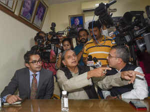 New Delhi: Senior Congress leader and MP Shashi Tharoor (centre) during a meetin...