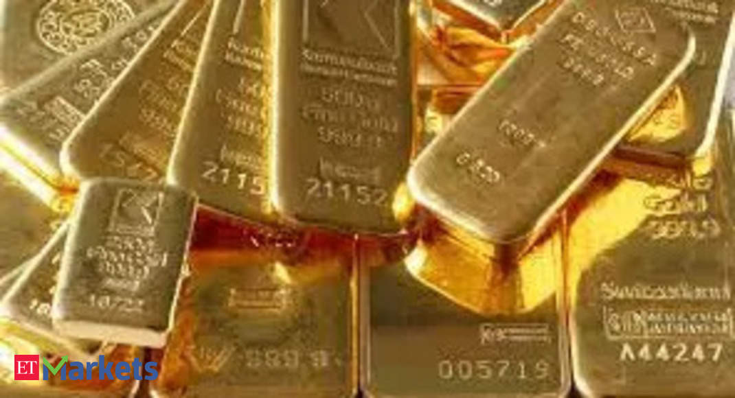 Gold rate today: Yellow metal continues to hold firm, silver shy of Rs 62,000 on MCX