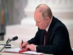 Upper house of Russian parliament ratifies treaties to absorb 4 Ukrainian regions