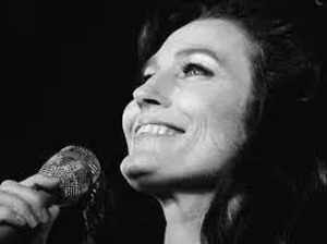 Country music icon Loretta Lynn dies at 90, family says 'passed away peacefully'