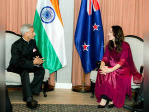 Auckland: External Affairs Minister S. Jaishankar meets New Zealand Prime Minister Jacinda Ardern, in Auckland on Thursday, Oct. 06, 2022. (Photo: Twitter)