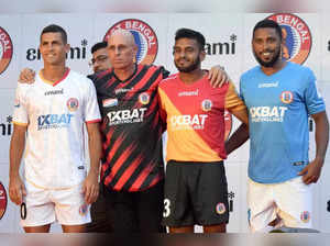 Kolkata:East Bengal FC head coach Stephen Constantine with players Cleinton Silva,Souvik Chakraborty and VP Suhair during the unveiling of the Club jersey for ISL season 9 in Kolkata on Thursday September 29,2022.(Photo:Bibhash Lodh/IANS)