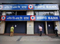 FILE PHOTO: Customers read a notice pasted outside a closed HDFC bank in Kolkata