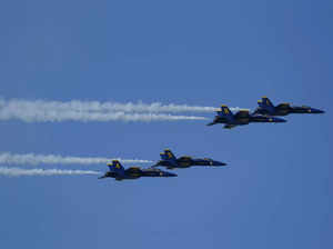 US Navy Blue Angels brave fog, mesmerise crowd with aerial acrobatics