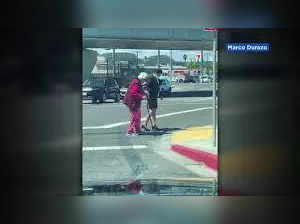Generous Samaritan assists elderly woman, video goes viral