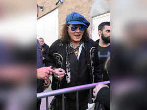 Johnny Depp obliges NYC fans with selfies in an unrecognisable look; see pics