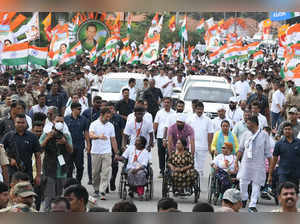 Mandya: Congress leaders Rahul Gandhi, DK Shivakumar, KC Venugopal, Siddaramaiah...