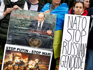People protesting against Russian aggression against Ukraine