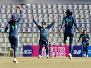 Women's Asia Cup: Nida Dar's all-round show, bowlers help Pakistan secure upset win over India (ld)