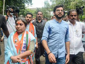 Uddhav Balasaheb Thackeray' candidate Rutuja Latke with part...