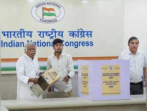 New Delhi: Congress' central election authority chairman Madhusudan Mistry shows...