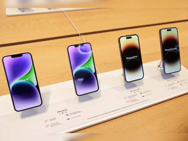 FILE PHOTO: The iPhone 14, iPhone 14 Pro and iPhone 14 Pro Max are displayed at the Apple Fifth Avenue store, in Manhattan