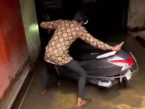 People stuck in the flood