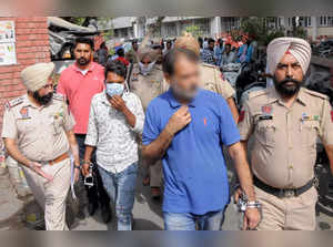 Amritsar: Suspected ISI agents Zaffar Riaz (blue) and Mohd. Shamshad being produ...
